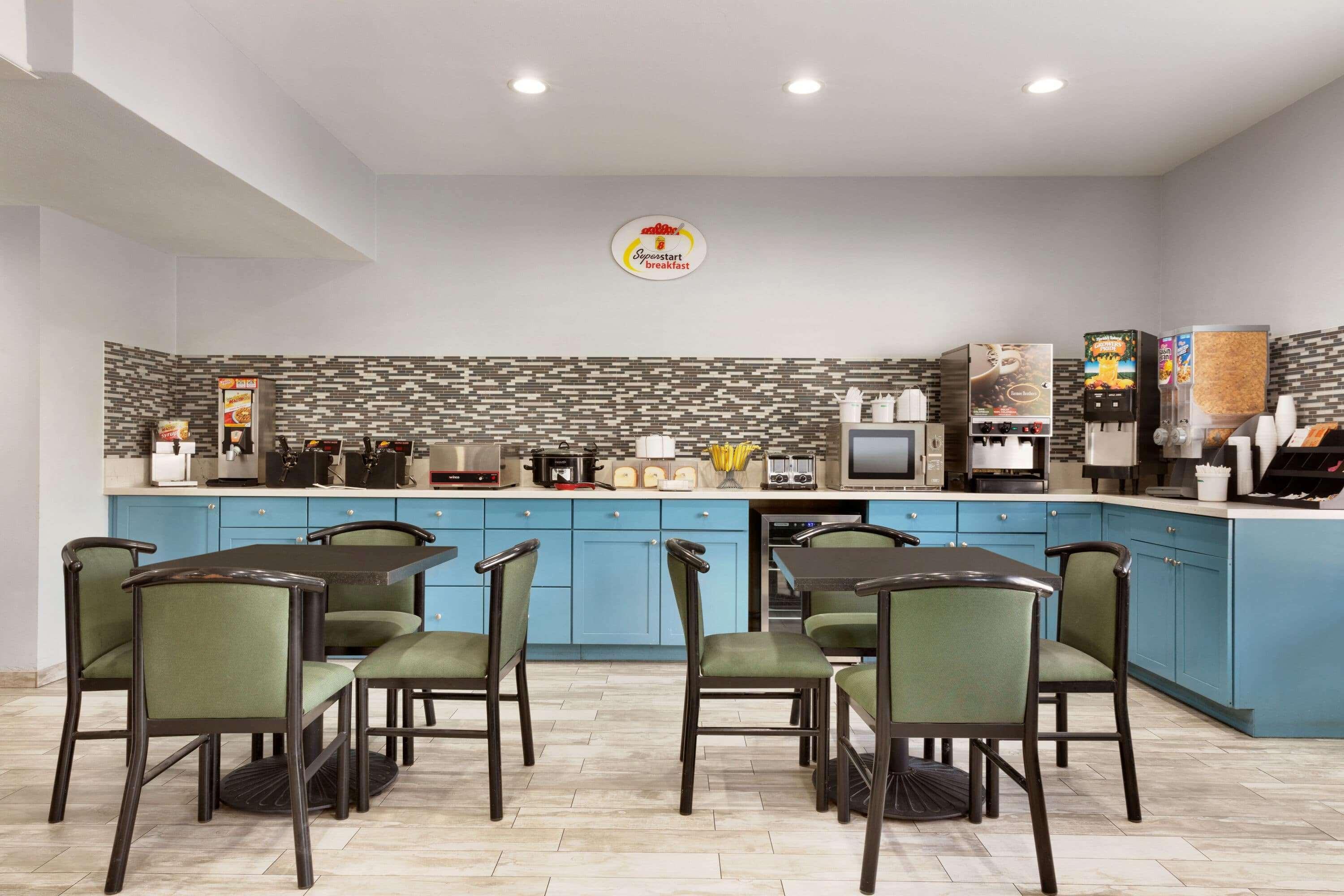 Super 8 By Wyndham Universal City Exterior photo